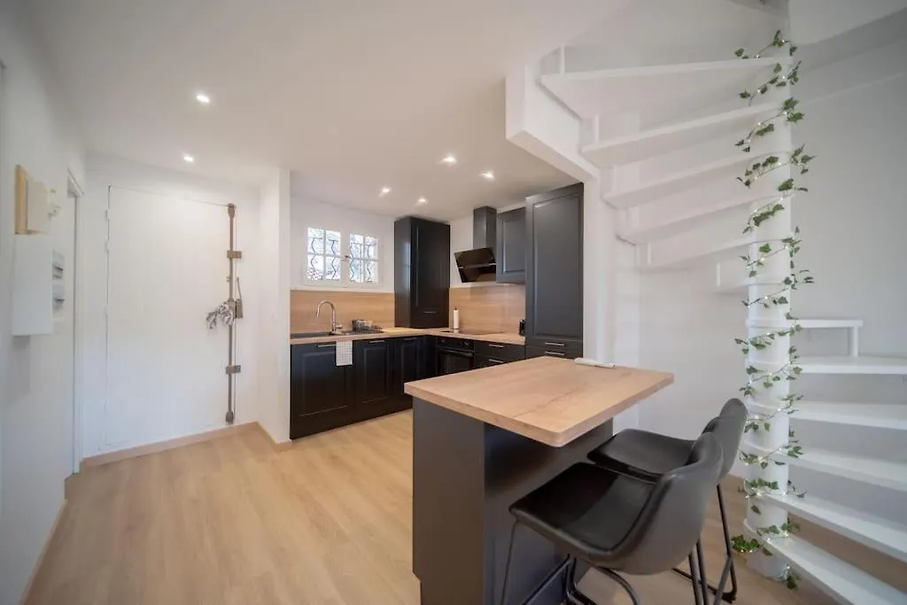 Duplex T3 A 3 Minutes De La Mer Saint-Raphael  0*, Saint-Raphael (Var)
